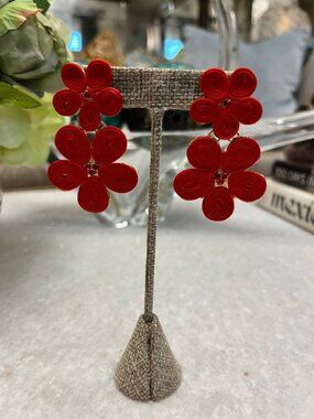 Piper K red glass stones floral-shaped earrings